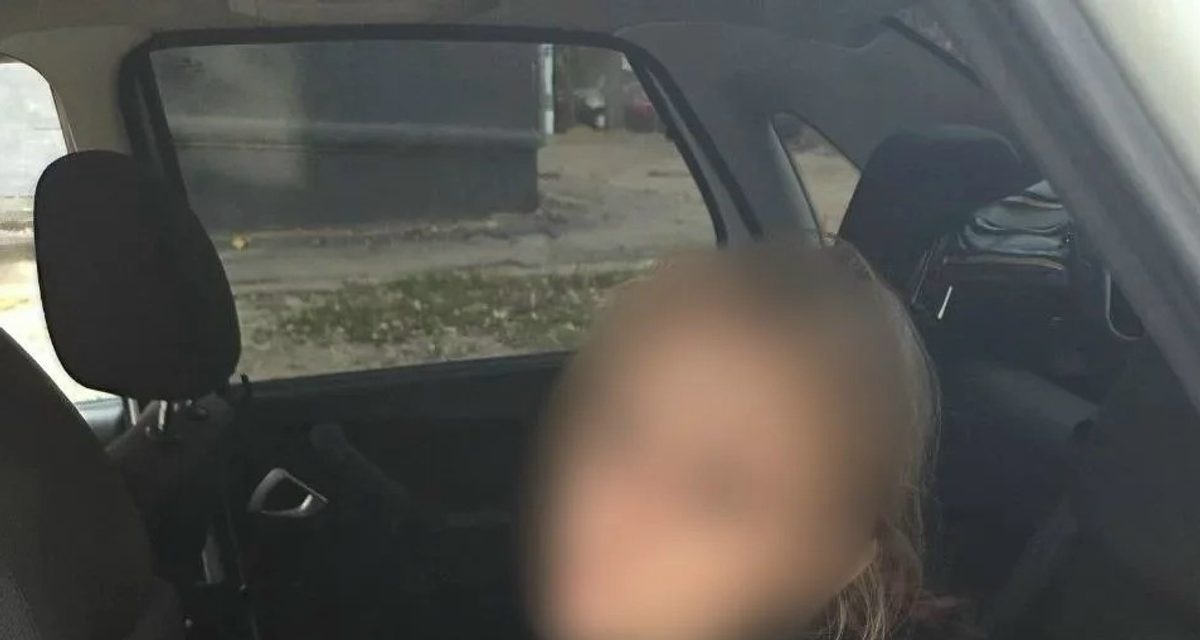 18-летнюю жительницу Семилукского района задержали с тремя свёртками мефедрона